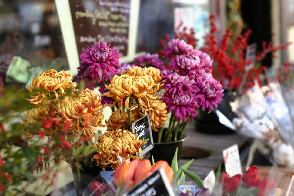 Small Business Things to Sell at a Wedding Flower Shop